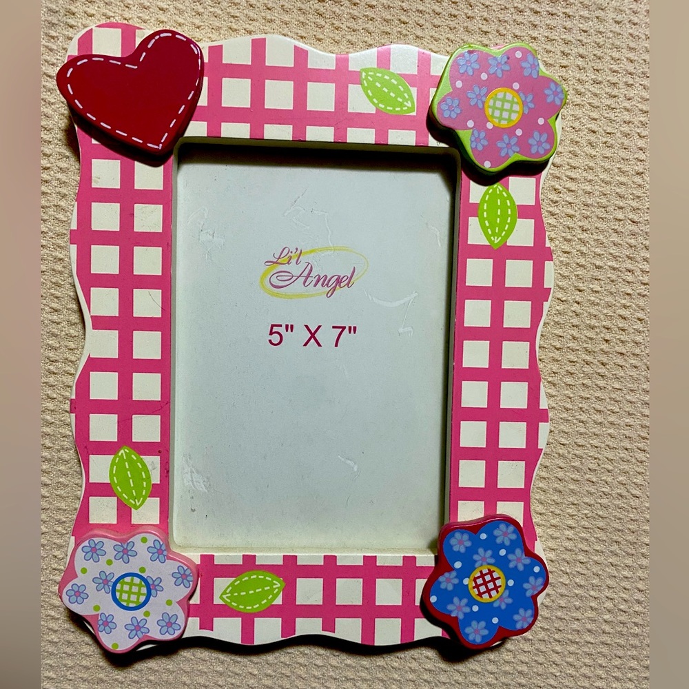 5x7 photo frame. Great used condition. My kids are all grown up no longer needed